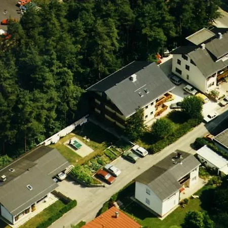 皮特恩 - 杰尼住宿加早餐旅馆 住宿加早餐酒店 圣卡荐